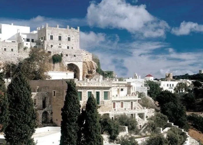 Traditional Stone House With Panoramic Mountain View 別荘 *