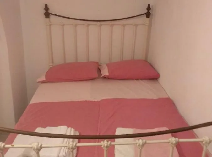 Traditional Stone House With Panoramic Mountain View *