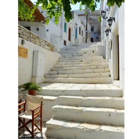 Traditional Stone House With Panoramic Mountain View Vakantiehuis