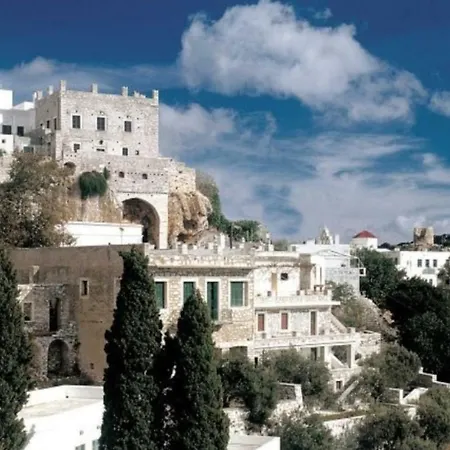 Traditional Stone House With Panoramic Mountain View Vakantiehuis *