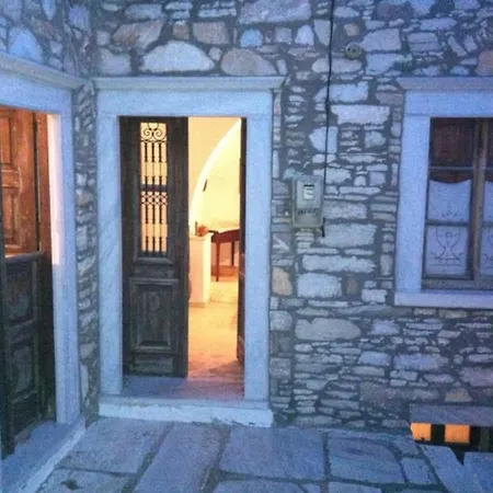 Traditional Stone House With Panoramic Mountain View Vakantiehuis Apérathos