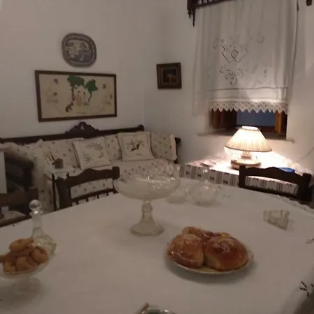 Traditional Stone House With Panoramic Mountain View Dom wakacyjny Apérathos